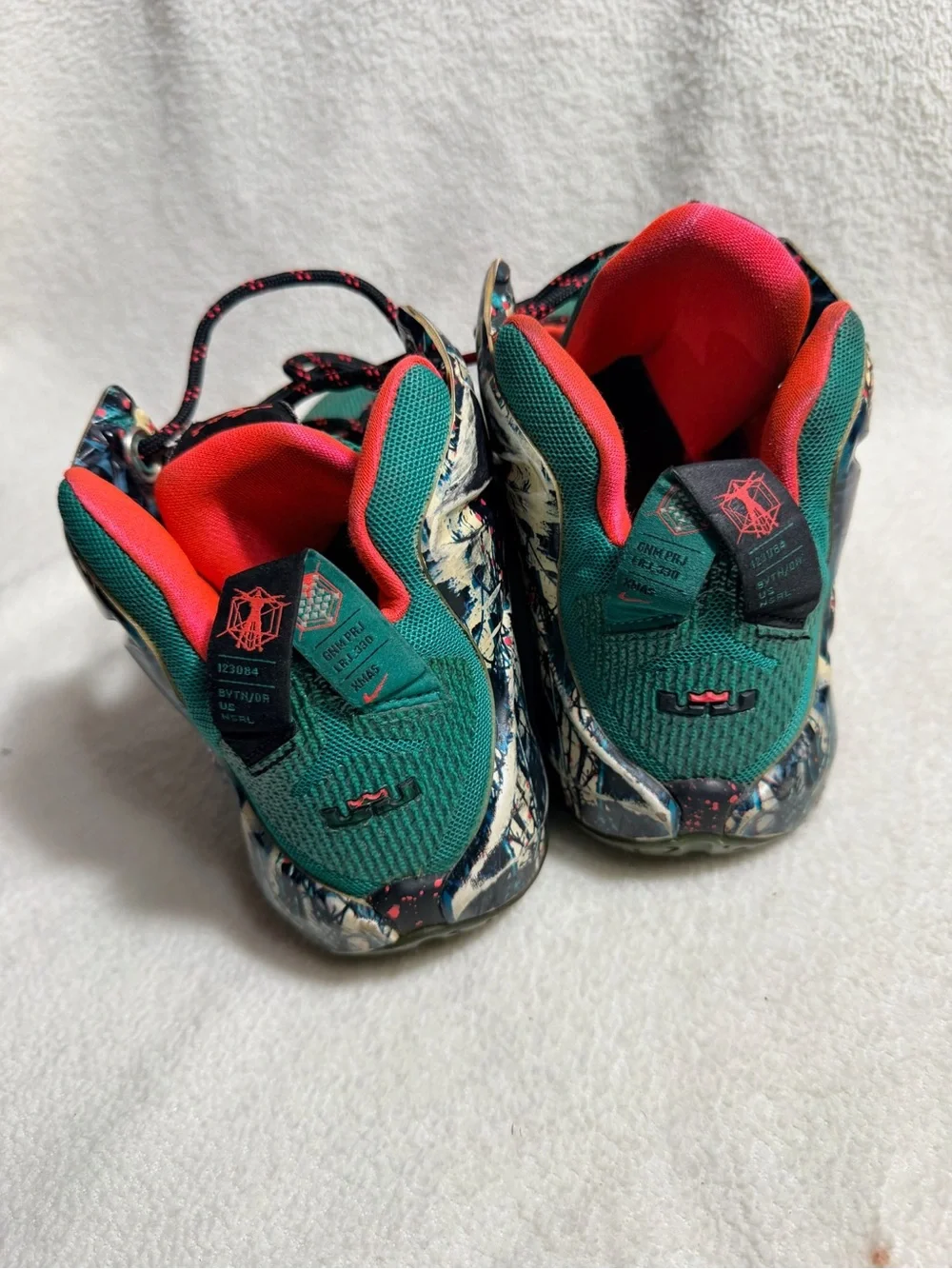 Nike LeBron 12 GS Christmas Emerald Green Basketball Shoes Size 7Y